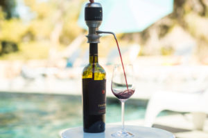 Pouring & Aerating with Aervana Electric Wine Aerator